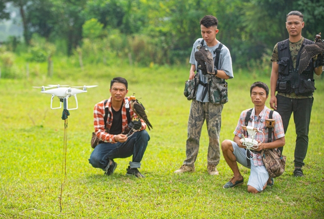 Ảnh, clip: Dùng flycam, định vị GPS để huấn luyện chim trinh sát trên không tại Hà Nội - Ảnh 10.