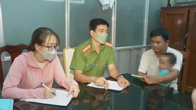 Kỷ luật ph&oacute; chủ tịch phường cấp giấy chứng tử cho ch&aacute;u b&eacute; c&ograve;n sống - Ảnh 1.