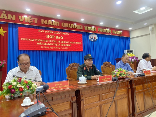 Trực tiếp: Họp báo thông tin vụ cảnh sát đánh nam thiếu niên ở Sóc Trăng - Ảnh 2.