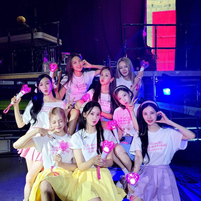 SNSD tổ chức họp fan: Tưởng đâu lễ hội hoá trang màu hồng, tái hiện loạt sân khấu huyền thoại - Ảnh 5.