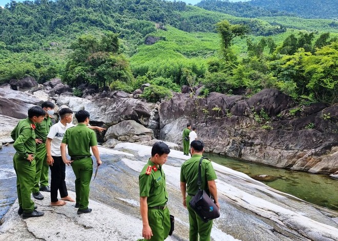 Đi tắm suối sau lễ khai giảng, 2 học sinh chết đuối - Ảnh 1.