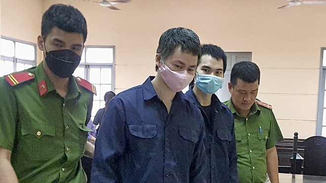 TP.HCM: C&ugrave;ng bạn trai v&agrave;o t&ugrave; v&igrave; phẫu thuật thẩm mỹ chui - Ảnh 2.