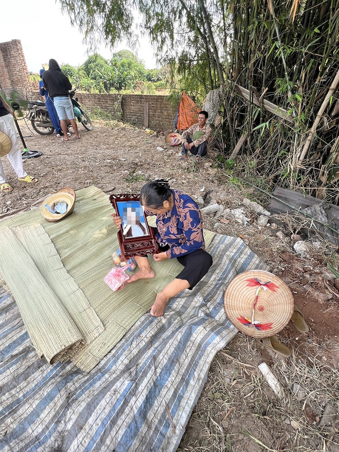 Vụ Hải Như mất tích: Gia đình làm lễ 49 ngày, chuẩn bị tinh thần cho tình huống xấu nhất - Ảnh 2.