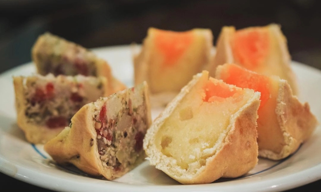 Những hàng bánh Trung thu đúng chất cổ truyền và mang đậm hương vị xưa tại Hà Nội - Ảnh 8.