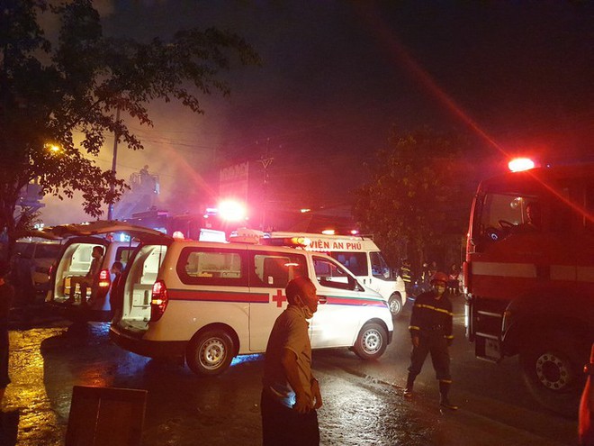 Hình ảnh cháy khủng khiếp tại karaoke ở Bình Dương, 12 người chết - Ảnh 14.