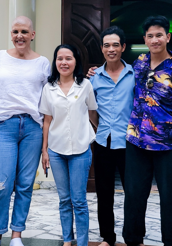 Cuộc hồi hương sau 16 năm của cậu b&eacute; gốc Việt c&oacute; khối u che nửa mặt được mẹ Mỹ nhận nu&ocirc;i - Ảnh 7.