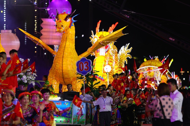 Vui hết cỡ ở lễ hội Trung thu lớn nhất Việt Nam - Ảnh 9.