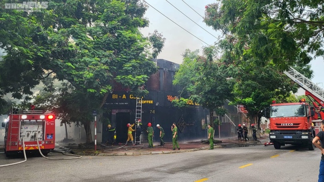 Cháy quán Bi-a Club ở Bắc Ninh, khói đen bốc lên ngùn ngụt - Ảnh 5.