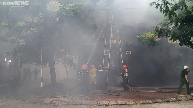 Ch&aacute;y qu&aacute;n Bi-a Club ở Bắc Ninh, kh&oacute;i đen bốc l&ecirc;n ng&ugrave;n ngụt - Ảnh 3.
