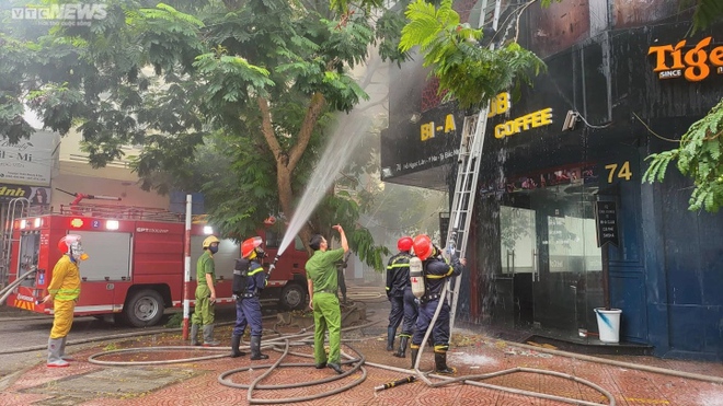 Ch&aacute;y qu&aacute;n Bi-a Club ở Bắc Ninh, kh&oacute;i đen bốc l&ecirc;n ng&ugrave;n ngụt - Ảnh 4.