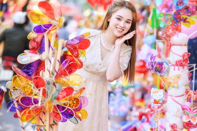 Nữ sinh Đại học Thủ Đ&ocirc; rộn r&agrave;ng trong bộ ảnh Trung thu - Ảnh 1.