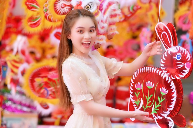 Nữ sinh Đại học Thủ Đ&ocirc; rộn r&agrave;ng trong bộ ảnh Trung thu - Ảnh 6.