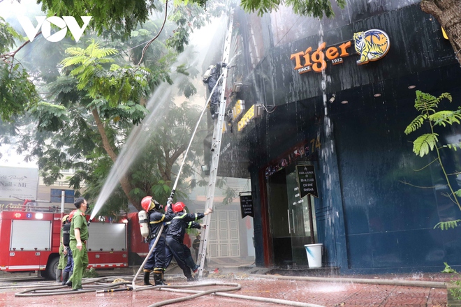 Nhân chứng kể lại vụ cháy lớn ở Bắc Ninh, khói mịt mù không thở nổi - Ảnh 1.