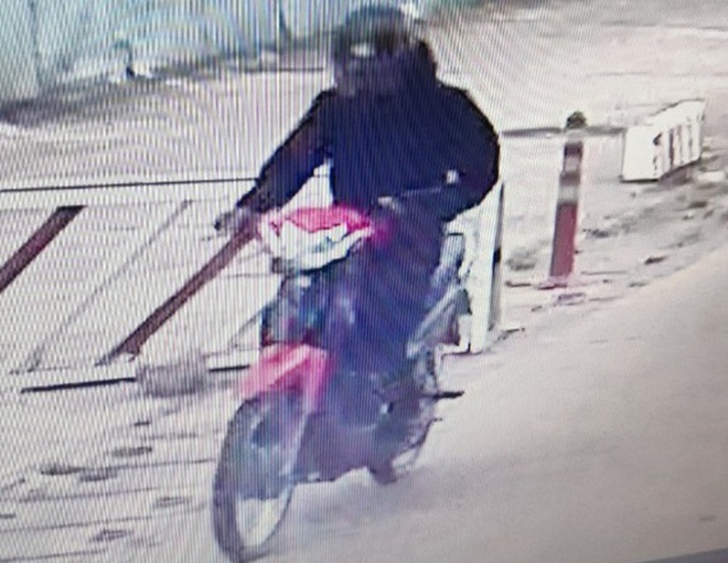 CLIP: Đối tượng cướp hơn 500 triệu đồng ở một ng&acirc;n h&agrave;ng tại Đồng Nai - Ảnh 3.