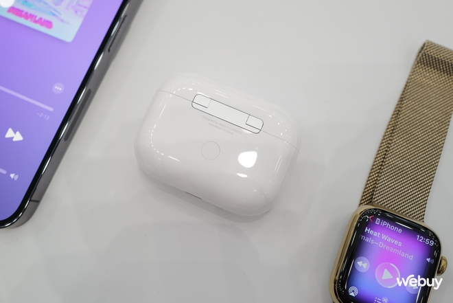 Ảnh thực tế AirPods Pro 2: Thiết kế không đổi, nâng cấp chống ồn và pin, giá chính hãng dự kiến 6.9 triệu đồng - Ảnh 3.