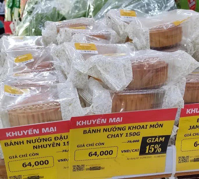 Đủ kiểu xả hàng bánh trung thu - Ảnh 3.