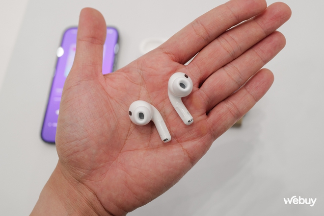 Ảnh thực tế AirPods Pro 2: Thiết kế không đổi, nâng cấp chống ồn và pin, giá chính hãng dự kiến 6.9 triệu đồng - Ảnh 6.