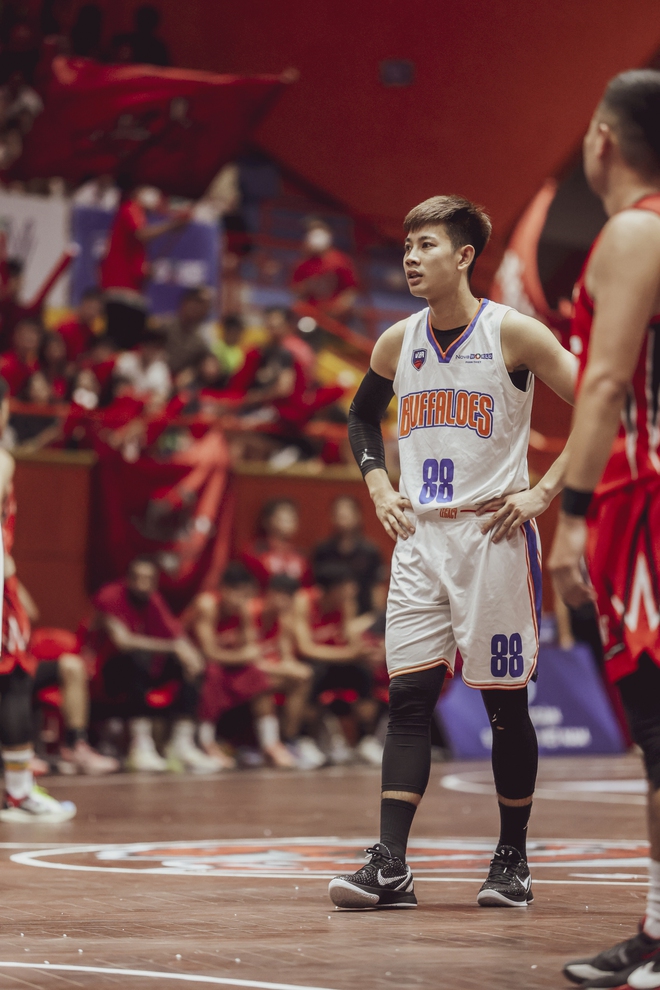 Nguyễn Đường Quang Anh của Hanoi Buffaloes: Vừa học thạc sĩ vừa thi đấu bóng rổ - Ảnh 3. Nguyễn Đường Quang Anh của Hanoi Buffaloes: Vừa học thạc sĩ vừa thi đấu bóng rổ - Ảnh 3.