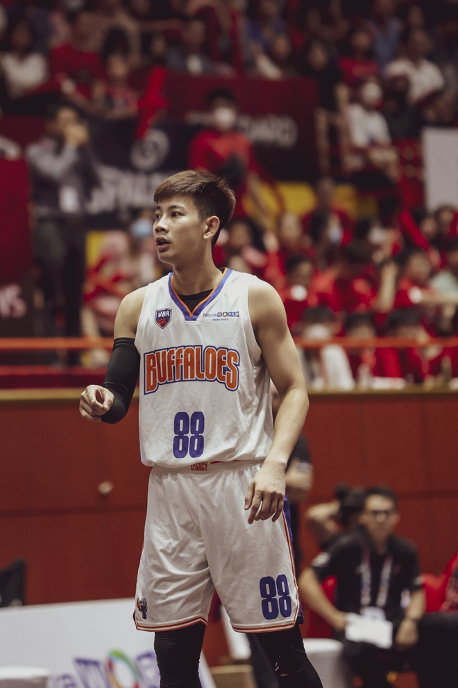 Nguyễn Đường Quang Anh của Hanoi Buffaloes: Vừa học thạc sĩ vừa thi đấu bóng rổ - Ảnh 3. Nguyễn Đường Quang Anh của Hanoi Buffaloes: Vừa học thạc sĩ vừa thi đấu bóng rổ - Ảnh 3.