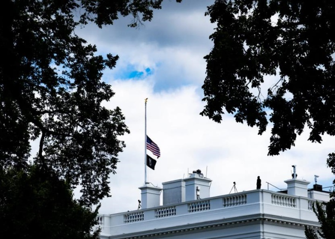 Ảnh: Thế giới tưởng niệm Nữ ho&agrave;ng Elizabeth II - Ảnh 5.