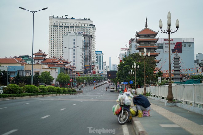 C&oacute; một TP.HCM rất kh&aacute;c trong s&aacute;ng đầu năm 2023 - Ảnh 7.
