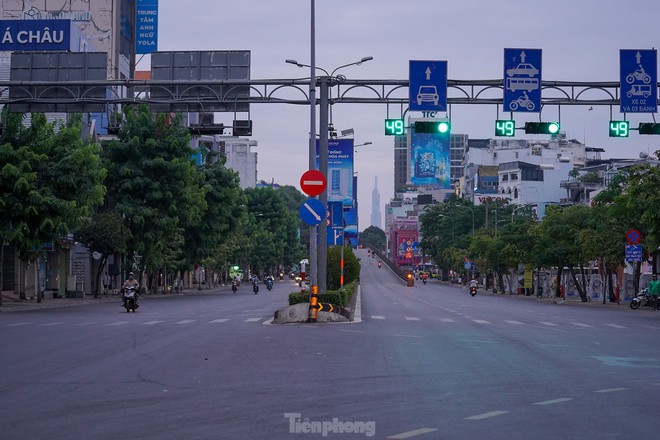 C&oacute; một TP.HCM rất kh&aacute;c trong s&aacute;ng đầu năm 2023 - Ảnh 3.