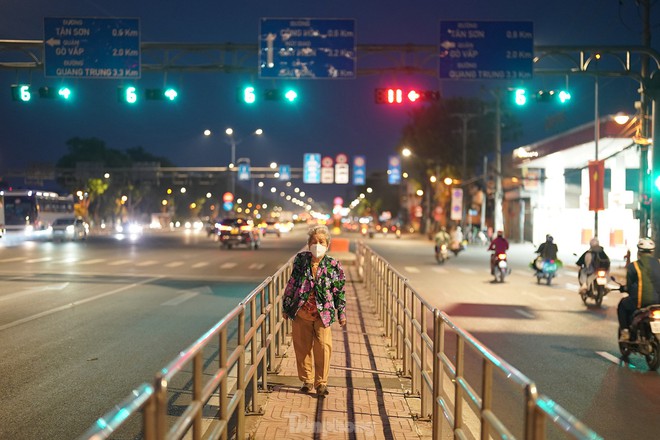 C&oacute; một TP.HCM rất kh&aacute;c trong s&aacute;ng đầu năm 2023 - Ảnh 1.