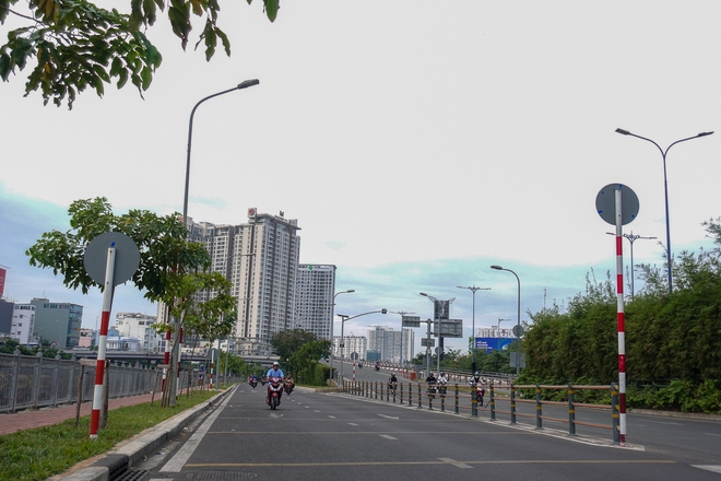 Người d&acirc;n thảnh thơi dạo chơi trung t&acirc;m TP.HCM trong s&aacute;ng đầu năm 2023 - Ảnh 12.