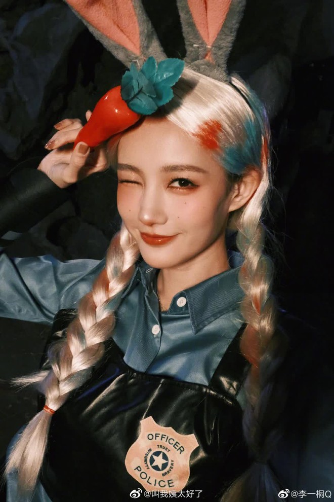 D&agrave;n mỹ nh&acirc;n Hoa ngữ khoe nhan sắc cực phẩm ngay ng&agrave;y đầu năm mới: Địch Lệ Nhiệt Ba gợi cảm với sắc đỏ, Lưu Diệc Phi khoe mặt mộc ho&agrave;n hảo - Ảnh 20.