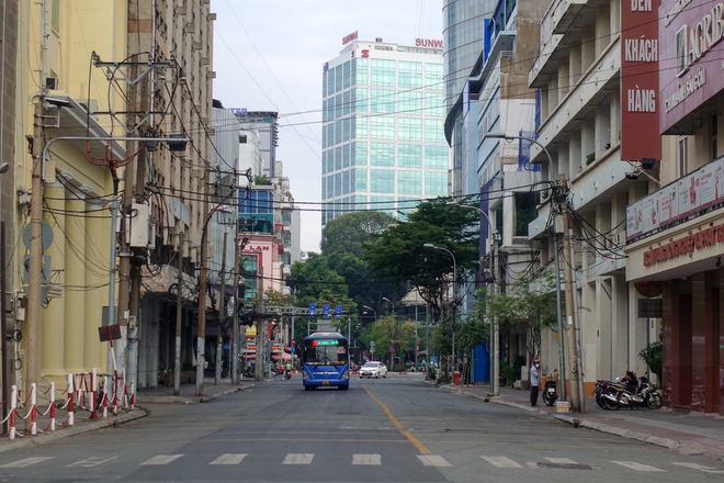 Người d&acirc;n thảnh thơi dạo chơi trung t&acirc;m TP.HCM trong s&aacute;ng đầu năm 2023 - Ảnh 11.