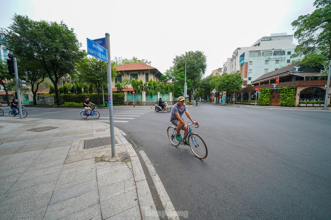 C&oacute; một TP.HCM rất kh&aacute;c trong s&aacute;ng đầu năm 2023 - Ảnh 12.