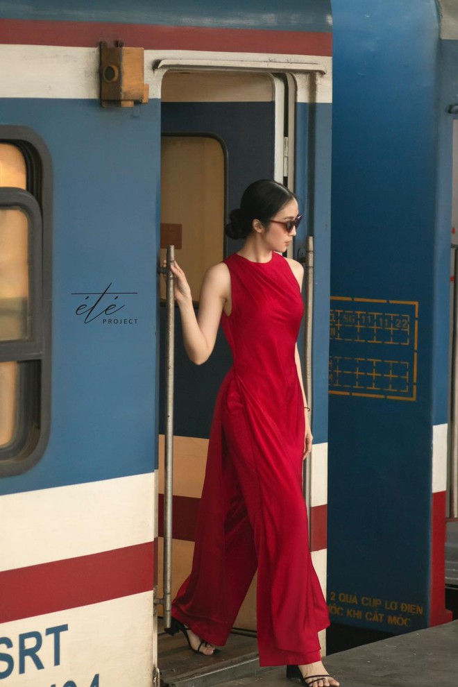 &Aacute;o d&agrave;i trễ vai/ kh&ocirc;ng tay: Xu hướng c&aacute;ch t&acirc;n sang chảnh cho Tết 2023 n&agrave;y - Ảnh 4.