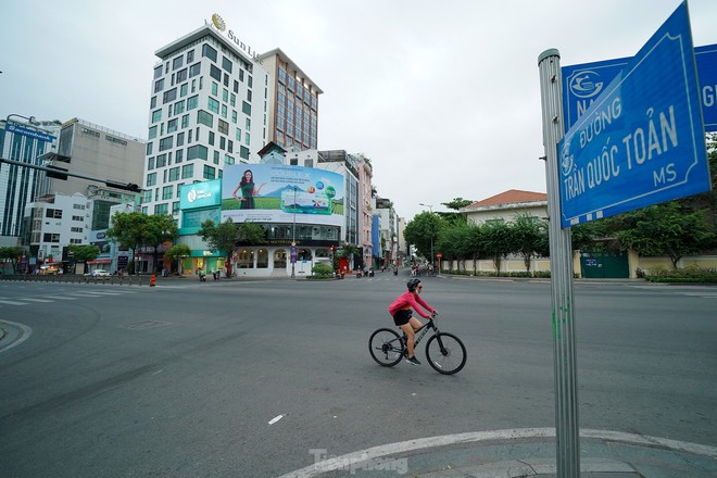 C&oacute; một TP.HCM rất kh&aacute;c trong s&aacute;ng đầu năm 2023 - Ảnh 9.