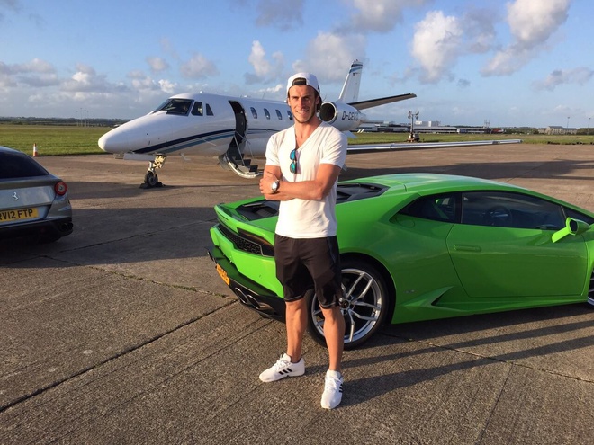 Dàn xe tiền tỷ của Gareth Bale: Đủ cả Lamborghini Huracan, Mercedes-AMG G 63, có cả dòng xe Ferrari đã ngừng sản xuất - Ảnh 3.