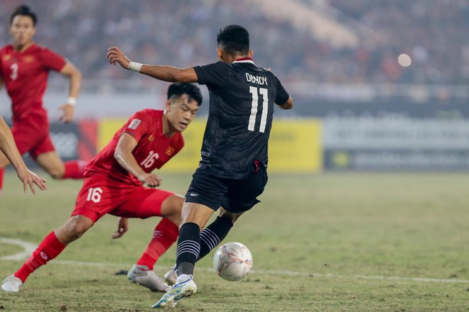 C&aacute;c ng&ocirc;i sao Indonesia bế tắc, li&ecirc;n tục chơi xấu tuyển Việt Nam - Ảnh 7.