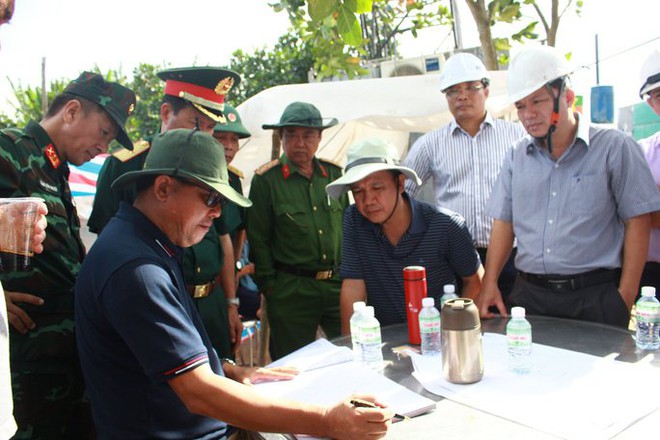 Chùm ảnh: 11 ngày đêm nỗ lực đưa bé trai lọt vào trụ bê-tông ở Đồng Tháp lên mặt đất - Ảnh 17.