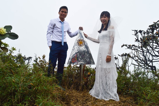 Nên duyên nhờ mê du lịch, cặp đôi chinh phục 12 đỉnh núi cao nhất Việt Nam, chụp bộ ảnh cưới độc đáo - Ảnh 5.