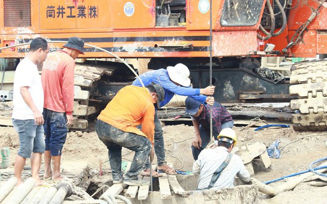 Chùm ảnh: 11 ngày đêm nỗ lực đưa bé trai lọt vào trụ bê-tông ở Đồng Tháp lên mặt đất - Ảnh 24.