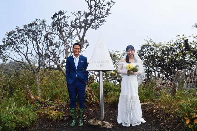 Nên duyên nhờ mê du lịch, cặp đôi chinh phục 12 đỉnh núi cao nhất Việt Nam, chụp bộ ảnh cưới độc đáo - Ảnh 4.