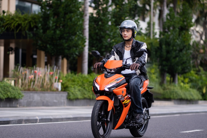 Mono bất ngờ tung MV tiếp nối Waiting For You, hẹn h&ograve; với một gương mặt th&acirc;n quen - Ảnh 1.
