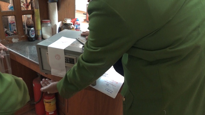 Loạt ảnh kh&aacute;m x&eacute;t, bắt l&atilde;nh đạo Cục Đăng kiểm Việt Nam - Ảnh 8.