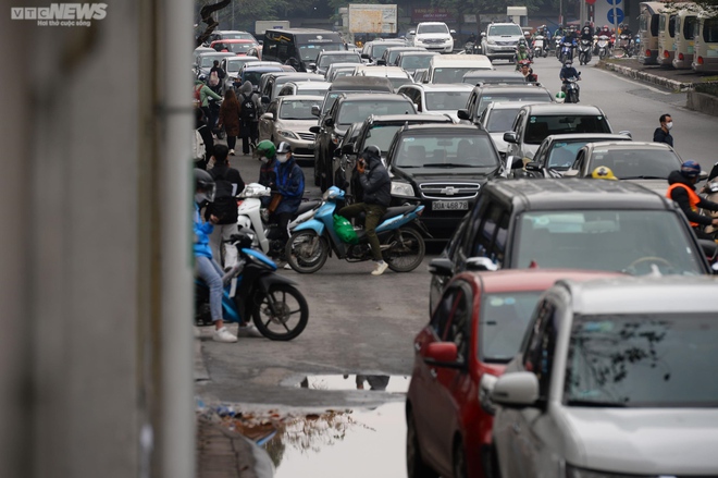H&agrave;ng loạt trung t&acirc;m kiểm định đ&oacute;ng cửa, Bộ GTVT n&oacute;i chưa c&oacute; giải ph&aacute;p - Ảnh 1.