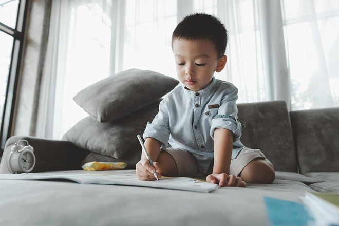 Muốn trẻ lớn l&ecirc;n trở th&agrave;nh người giỏi giang kh&ocirc;ng hề kh&oacute;, cha mẹ chỉ cần ki&ecirc;n tr&igrave; l&agrave;m 3 điều sau, ắt sẽ c&oacute; kết quả - Ảnh 1.