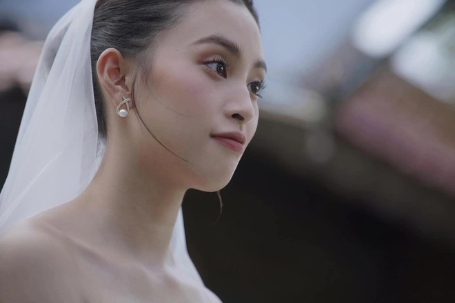 Tiểu Vy bỗng tuy&ecirc;n bố l&agrave;m c&ocirc; d&acirc;u c&ograve;n khoe visual nức nở: Xinh thế n&agrave;y bảo sao th&agrave;nh mỹ nh&acirc;n của năm! - Ảnh 4.