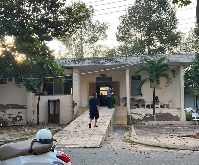 Đang tắm tại nh&agrave;, người đ&agrave;n &ocirc;ng bị đ&acirc;m nhiều nh&aacute;t tử vong - Ảnh 1.