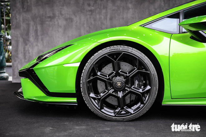 Lamborghini Huracan Tecnica giá từ 19 tỉ đồng trên phố Hà Nội - Ảnh 10.