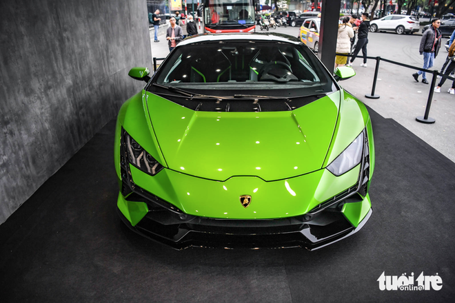 Lamborghini Huracan Tecnica giá từ 19 tỉ đồng trên phố Hà Nội - Ảnh 6.