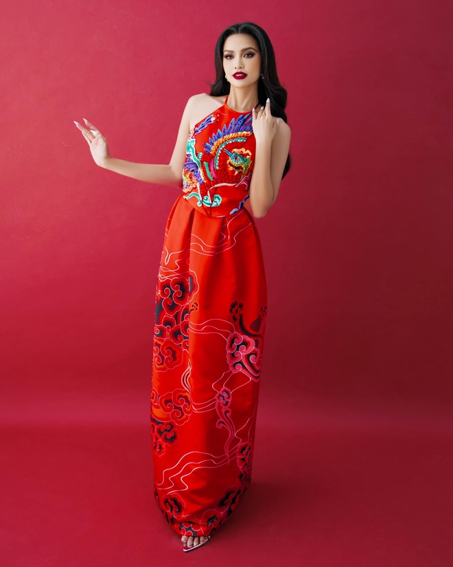 Hoa hậu Ngọc Châu yêu kiều với sắc đỏ trước thềm chung kết Hoa hậu Hoàn vũ 2022 - Ảnh 2.