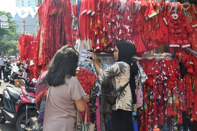 Rộn rã chợ Tết Nguyên đán 2023 tại Indonesia - Ảnh 8.
