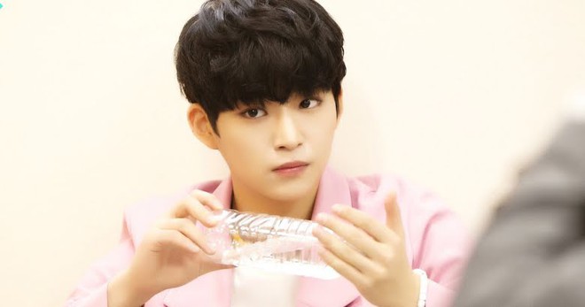 Nam idol từng x&uacute;c phạm fan khi tiết lộ muốn n&ocirc;n v&igrave; hơi thở giờ ra sao? - Ảnh 1.